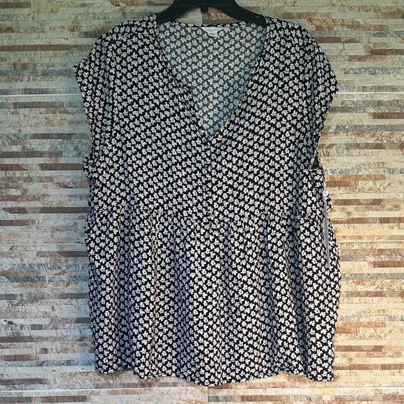 Caslon Monochrome Floral Blouse - Picture 1 of 6